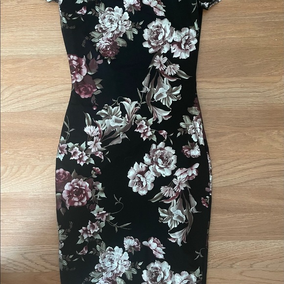 Guess dress size small tags attached - Picture 3 of 6